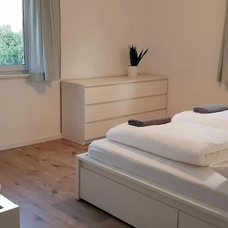 Spacious Cozy Walking Distance To Outlet